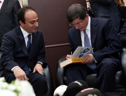 Diyarbakır Davutoğlunu bağrına bastı 12