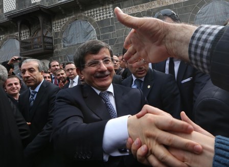 Diyarbakır Davutoğlunu bağrına bastı 16