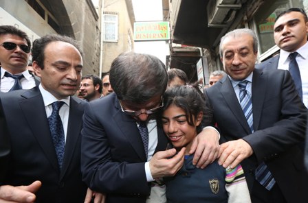 Diyarbakır Davutoğlunu bağrına bastı 18