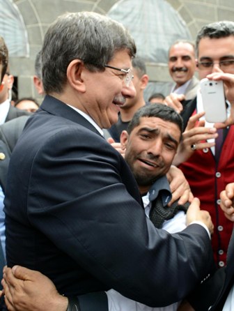 Diyarbakır Davutoğlunu bağrına bastı 5