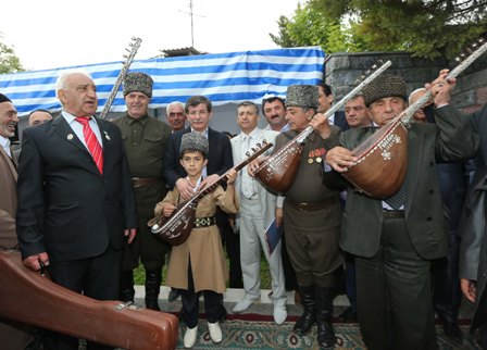 Bakan Davutoğluna Atavatanda sevgi seli 17