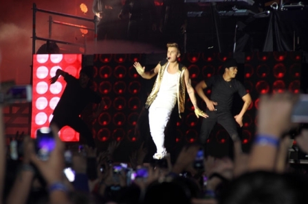 Bieber, İstanbulu  salladı 15