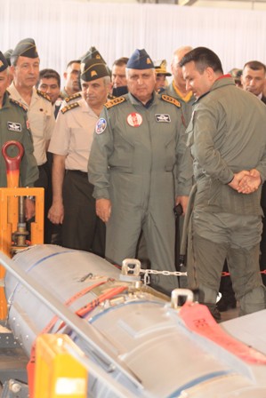 Komutanlar hakiki mühimmat atışlarını izledi 5