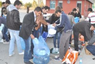 Üniversitelilerden depremzedelere yardım