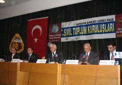 "AB bizi bölmek istiyor"