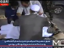 Muammer Kaddafi böyle kefenlendi