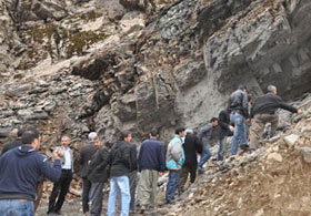 BDP'liler dağda terörist cesedi arıyor