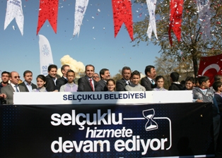 8 adet suni çim sahanın temeli atıldı