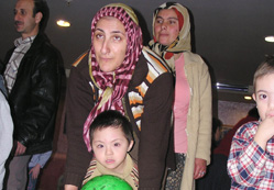 Zihinsel engelli çocuklara bowling