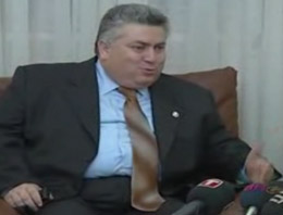 Kürsüde 13 saat konuştu (video)