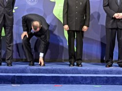 Erdoğan Türk bayrağını yerden kaldırdı