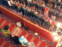 Kadınlar artık Cuma namazı kılacak!