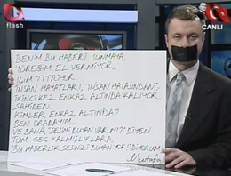 Flash TV spikerinden sıradışı protesto