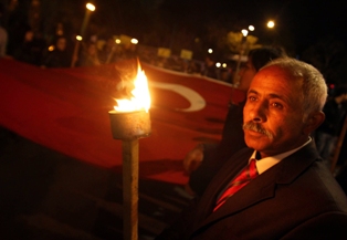 Konya'da Ata'ya saygı duruşu