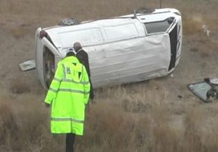 Minibüs şarampole yuvarlandı: 2 yaralı