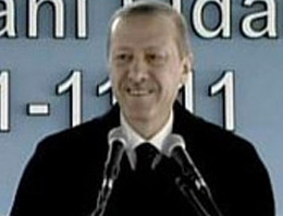 Başbakan gülmekten konuşamadı