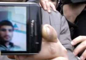 6 el ateş edildi 3'ü kafasına 3'ü de..