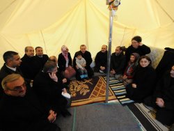 Erdoğan Erciş'teki çadırkentte halkla görüştü