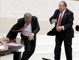 Uslu, CHP'nin hedefinden düşmedi!