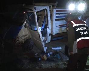 Trafik kazası: 2 ölü, 1 yaralı