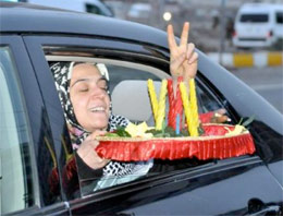 Öldürülen PKK'lının ablası kına yaktı