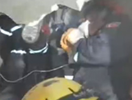 Enkaz altındandan ilk görüntüler!