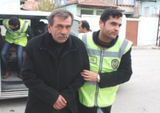 Asker harçlığını çıkarmak için akü çaldı