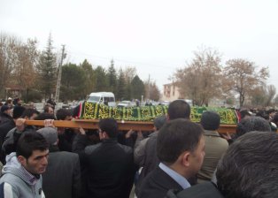 Genç öğretmen toprağa verildi