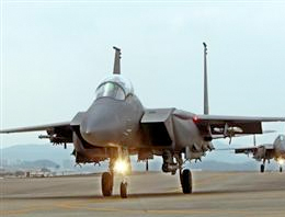 İsrail Gazze'yi vurdu