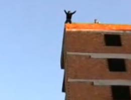 8'inci kattan işte böyle atladı (video)