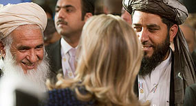 Clinton, Afganistan'da reform istedi