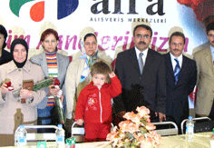 Afra’dan annelere altın yüzük