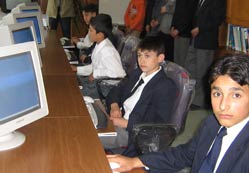 Kimsesiz çocuklara bilgisayar