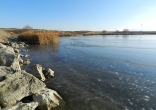 Başhüyük göleti dondu
