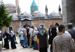 Mevlâna'da bahar yoğunluğu