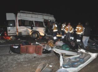 Konya'da feci kaza: 4 ölü, 18 yaralı