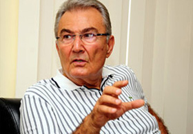 CHP'de Baykal sahaya iniyor