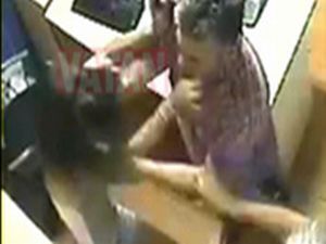 Genç kadına polis dayağı