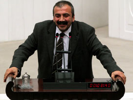 BDP'li Önder'den bardak esprisi