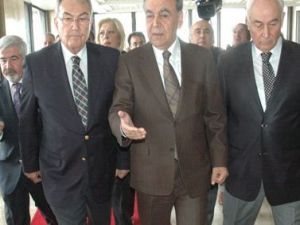 İzmir'de Deniz Baykal krizi!