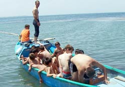 Tatil başladı, haydi yüzmeye