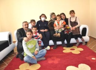 Depremzede babaya devlet şefkati