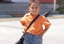 Minik Alperen’in bağlama sevgi