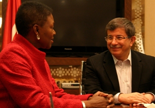 Davutoğlu, Amos ile bir araya geldi