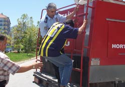 Ailesinden saklandı ,kilitli kaldı