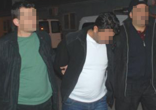 Emlakçıyı bıçaklayıp 30 bin lirasını aldı