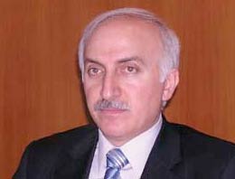 Dizide iki erkeği aynı yatağa soktular