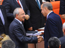 Vekiller atıştı, liderler tokalaştı