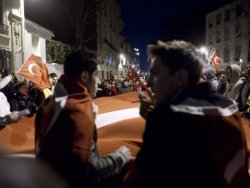 Fransa'daki Türkler ayaklandı