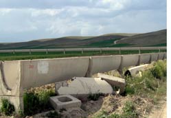 Göl çekildi, kanaletler atıl kaldı